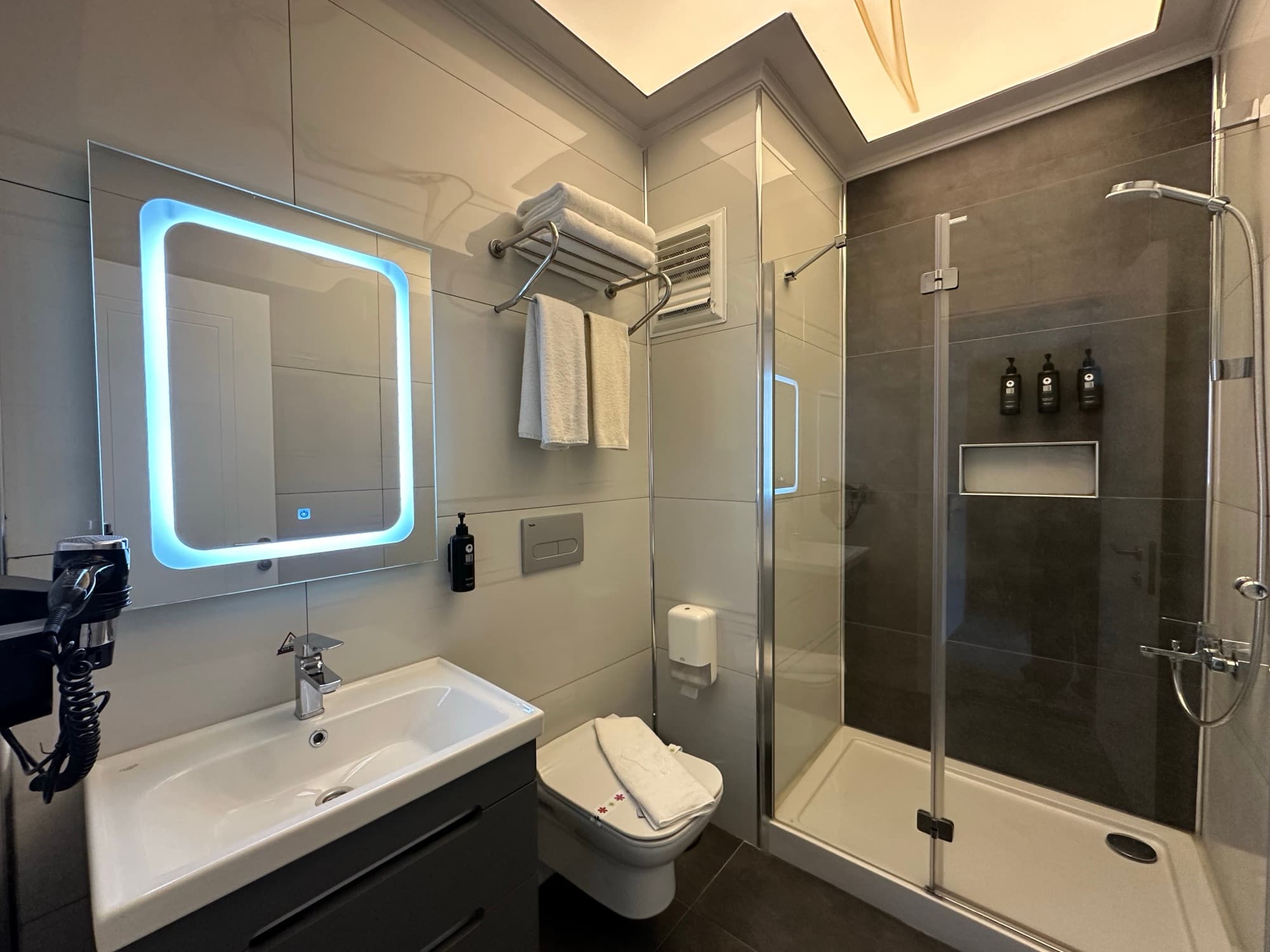 DİDİ Otel oda banyosu